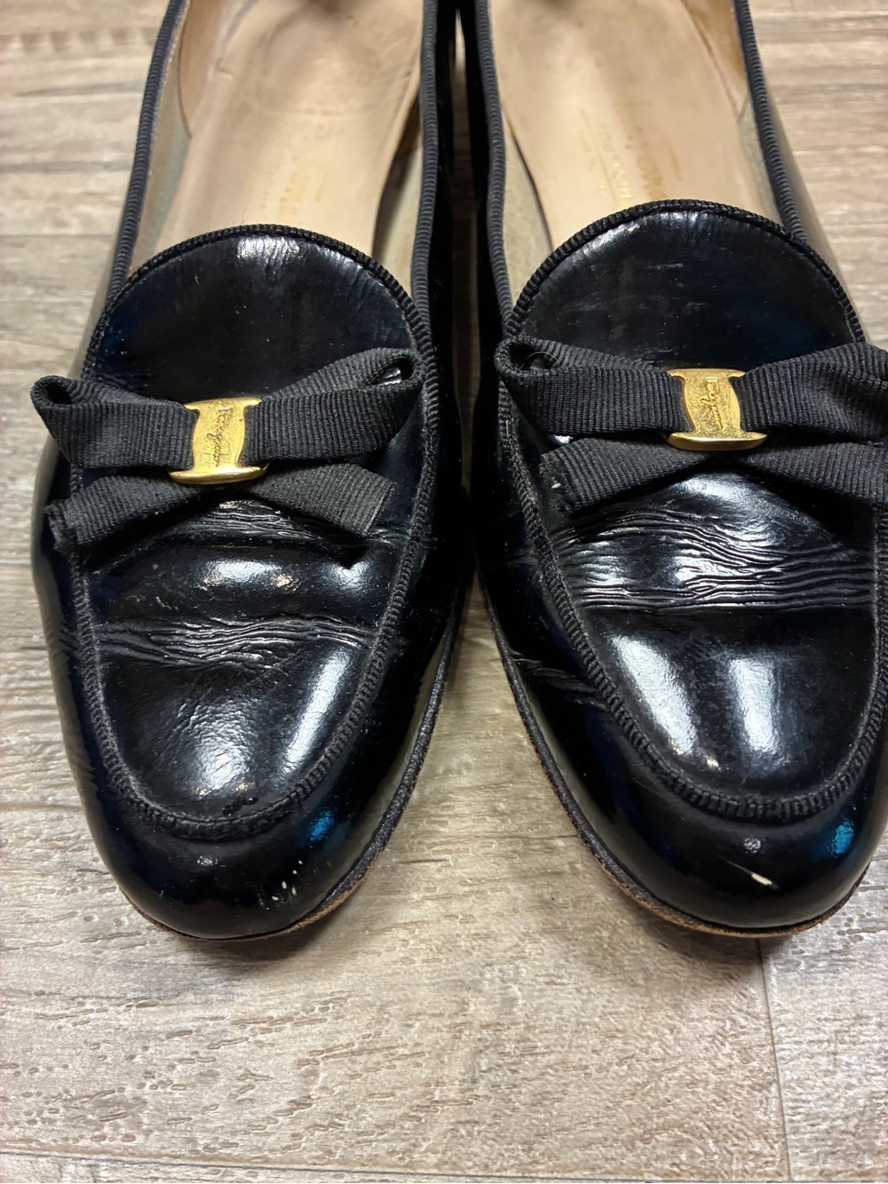 VTG Salvatore Ferragamo Boutique Patent Leather Slip On Loafers Bow Logo - Picture 3 of 13